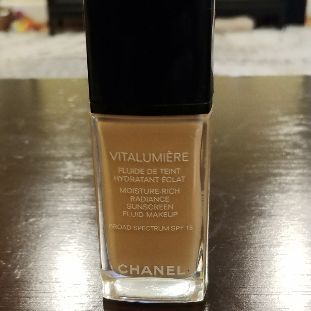 Chanel Vitalumiere Foundation